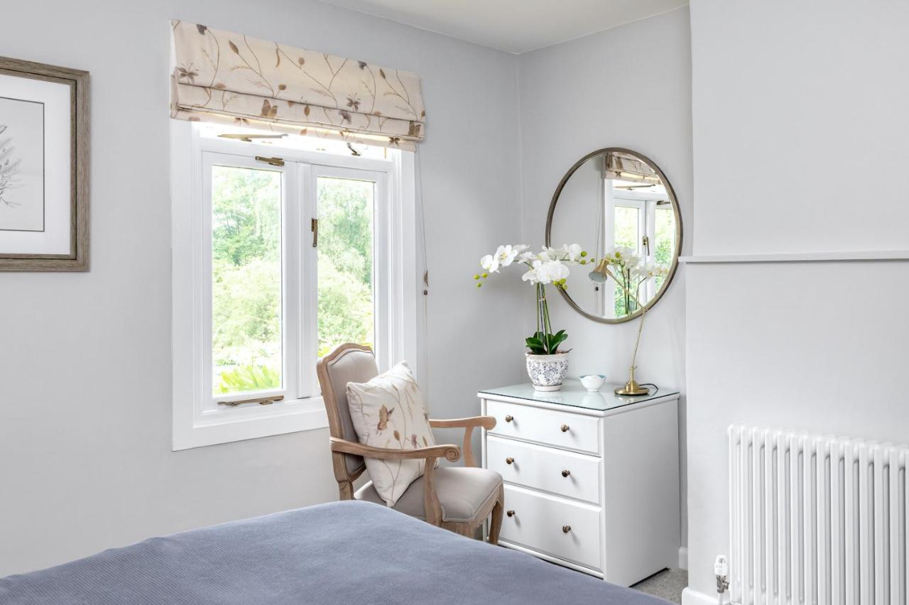 Holiday home Brooks' View - Romantic Escape With Picturesque Riverside Gardens In Bath