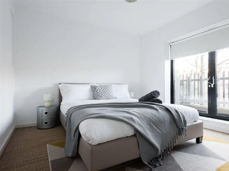 Apartment Spectacular 3 Bed Riverside Modern