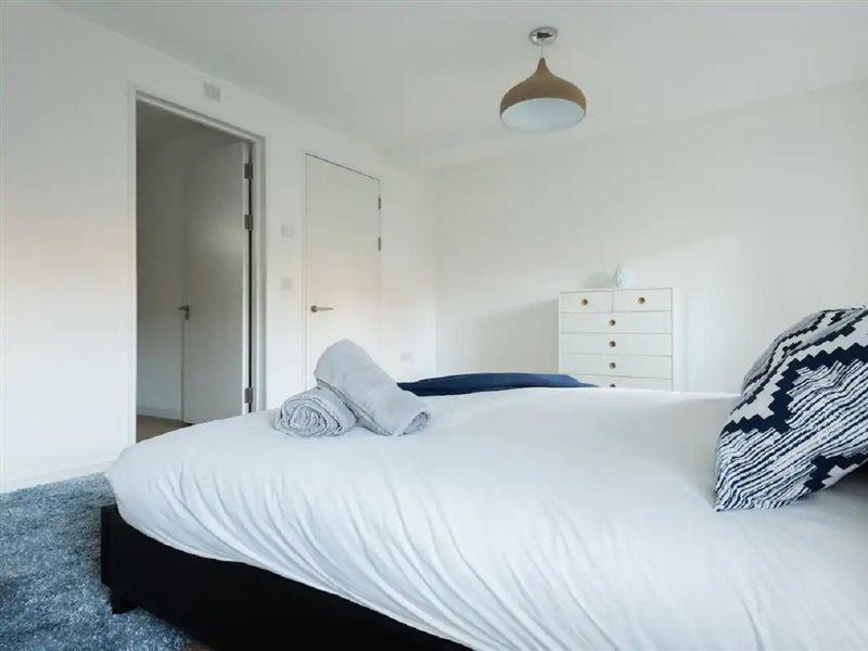 Apartment Spectacular 3 Bed Riverside Modern
