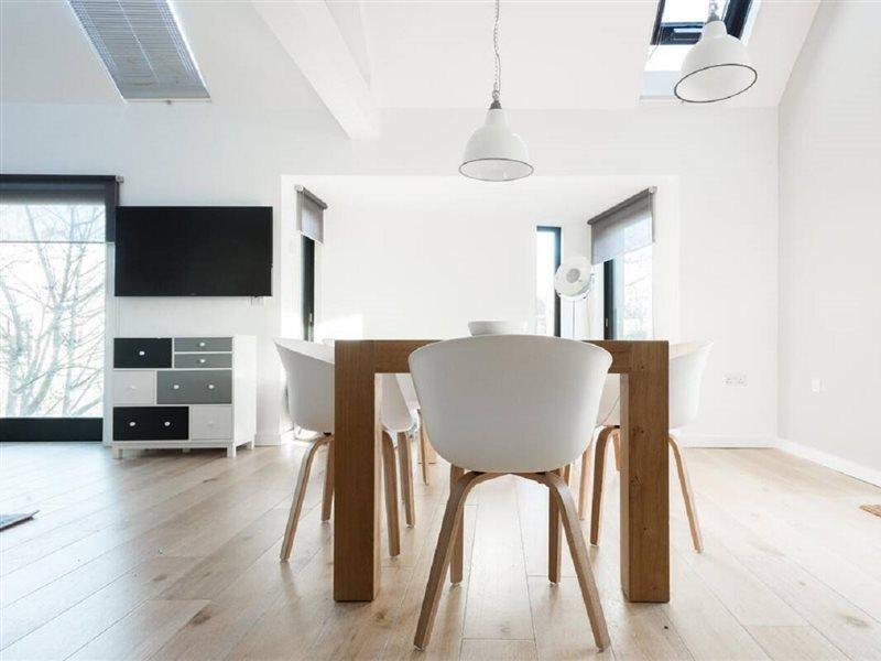 Spectacular 3 Bed Riverside Modern