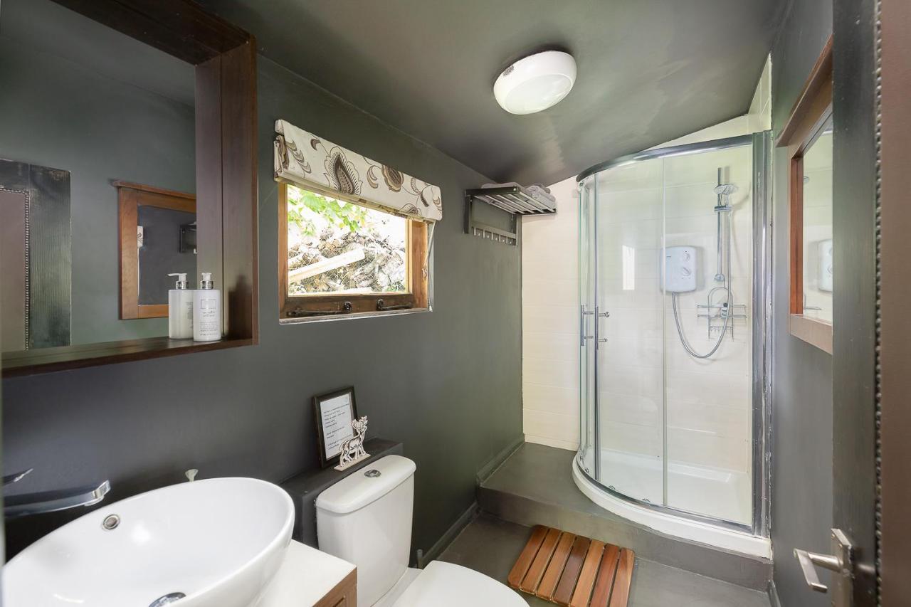 The Log Cabin With Private Hot Tub,