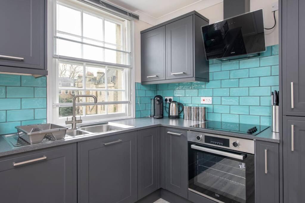Centre Retreat- 2 Minutes From Royal Crescent Apartment *