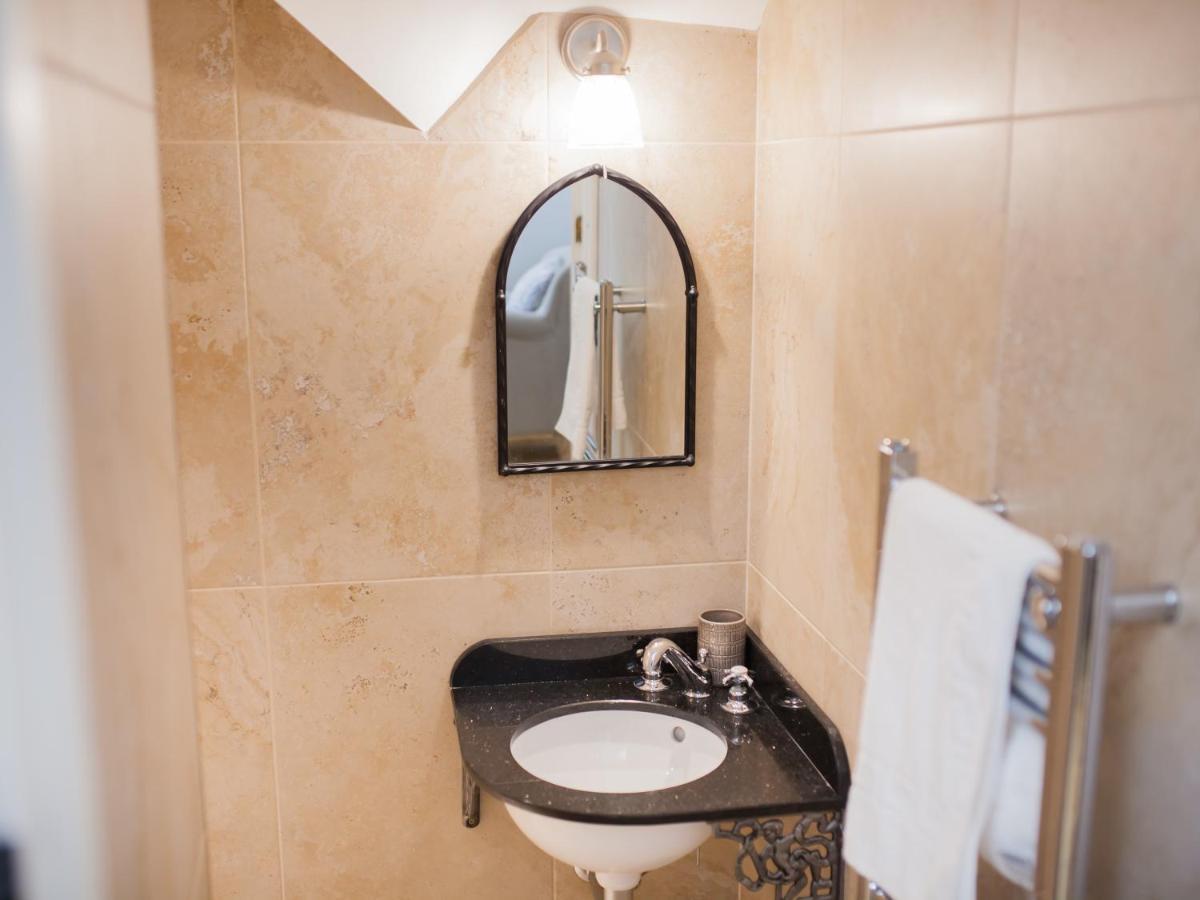 Holiday home Toll Keeper's House Bath