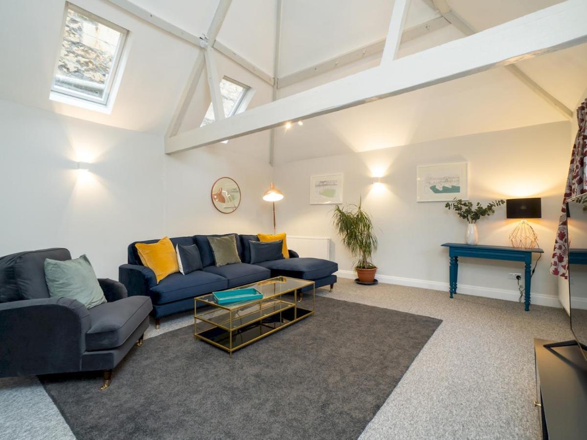 Pass The Keys Stunning 2 Bed With On Premises Parking Holiday home *