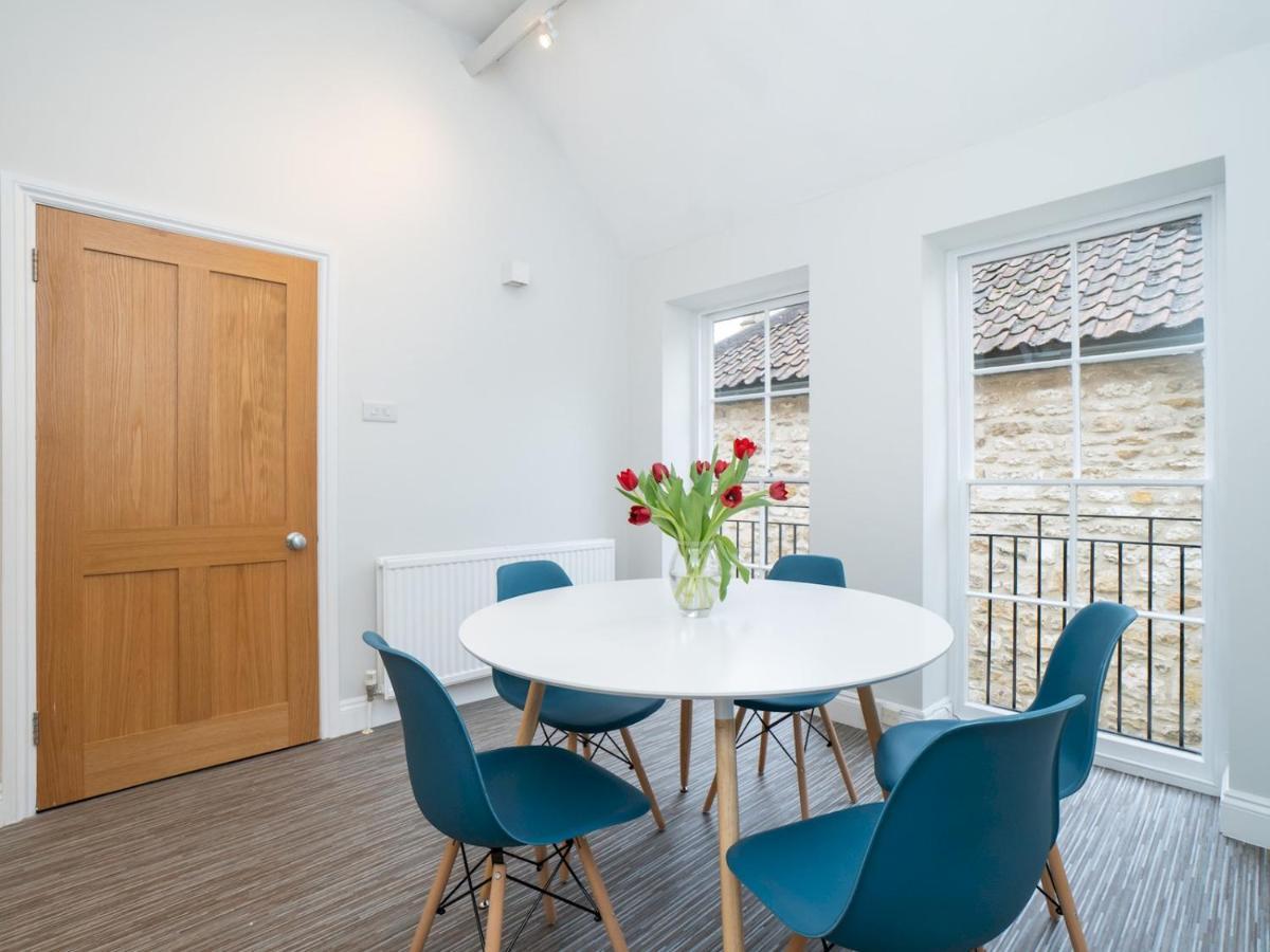 Pass The Keys Stunning 2 Bed With On Premises Parking Holiday home *