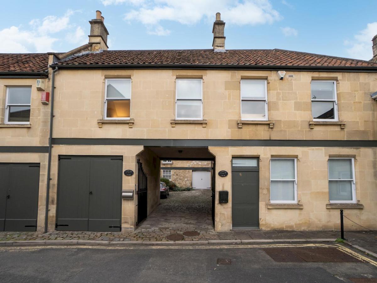 Pass The Keys Stunning 2 Bed With On Premises Parking Holiday home *