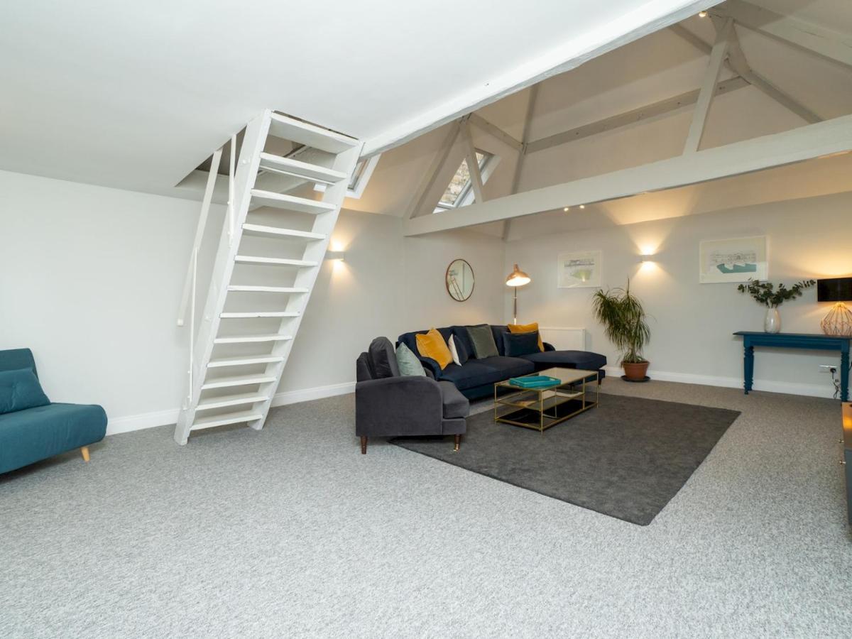 Pass The Keys Stunning 2 Bed With On Premises Parking Holiday home Bath