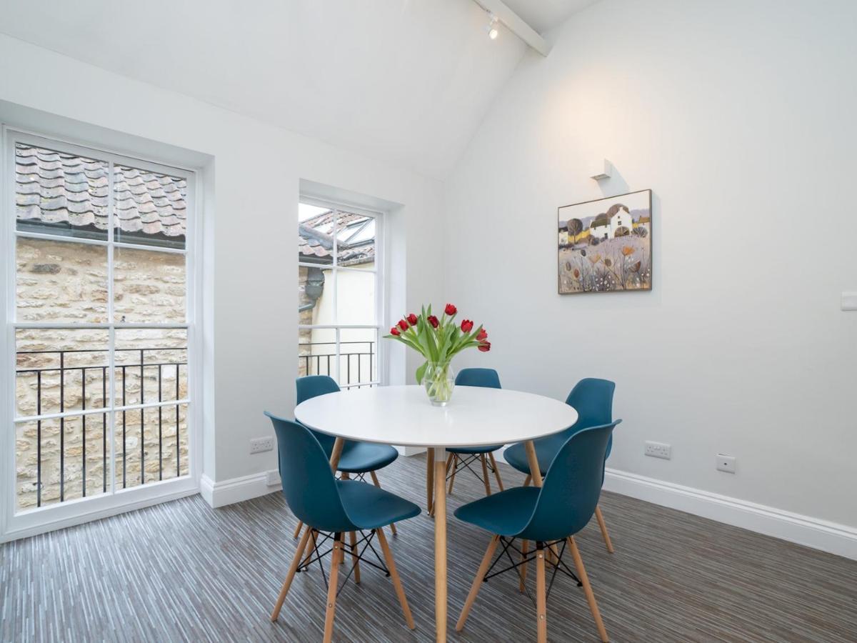 Pass The Keys Stunning 2 Bed With On Premises Parking Holiday home Bath