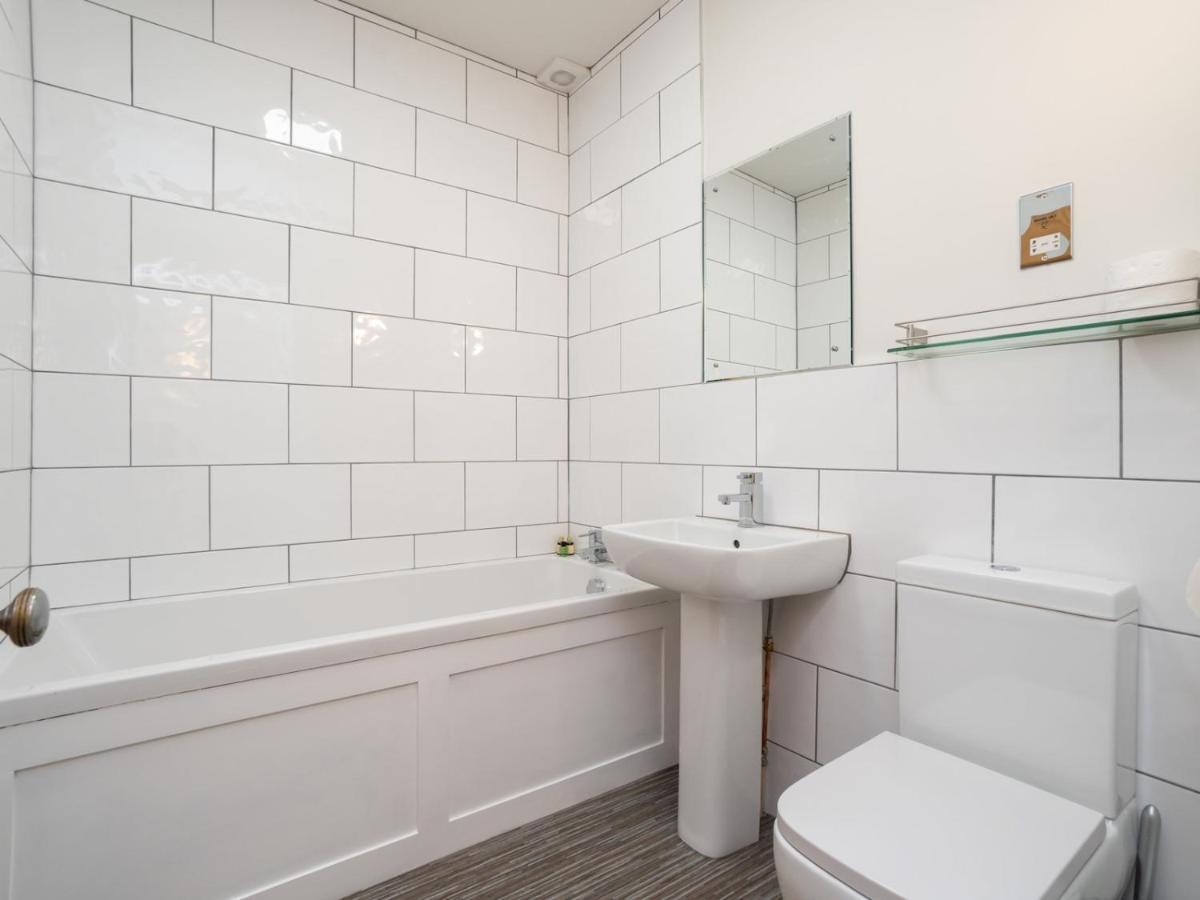 Pass The Keys Stunning 2 Bed With On Premises Parking *