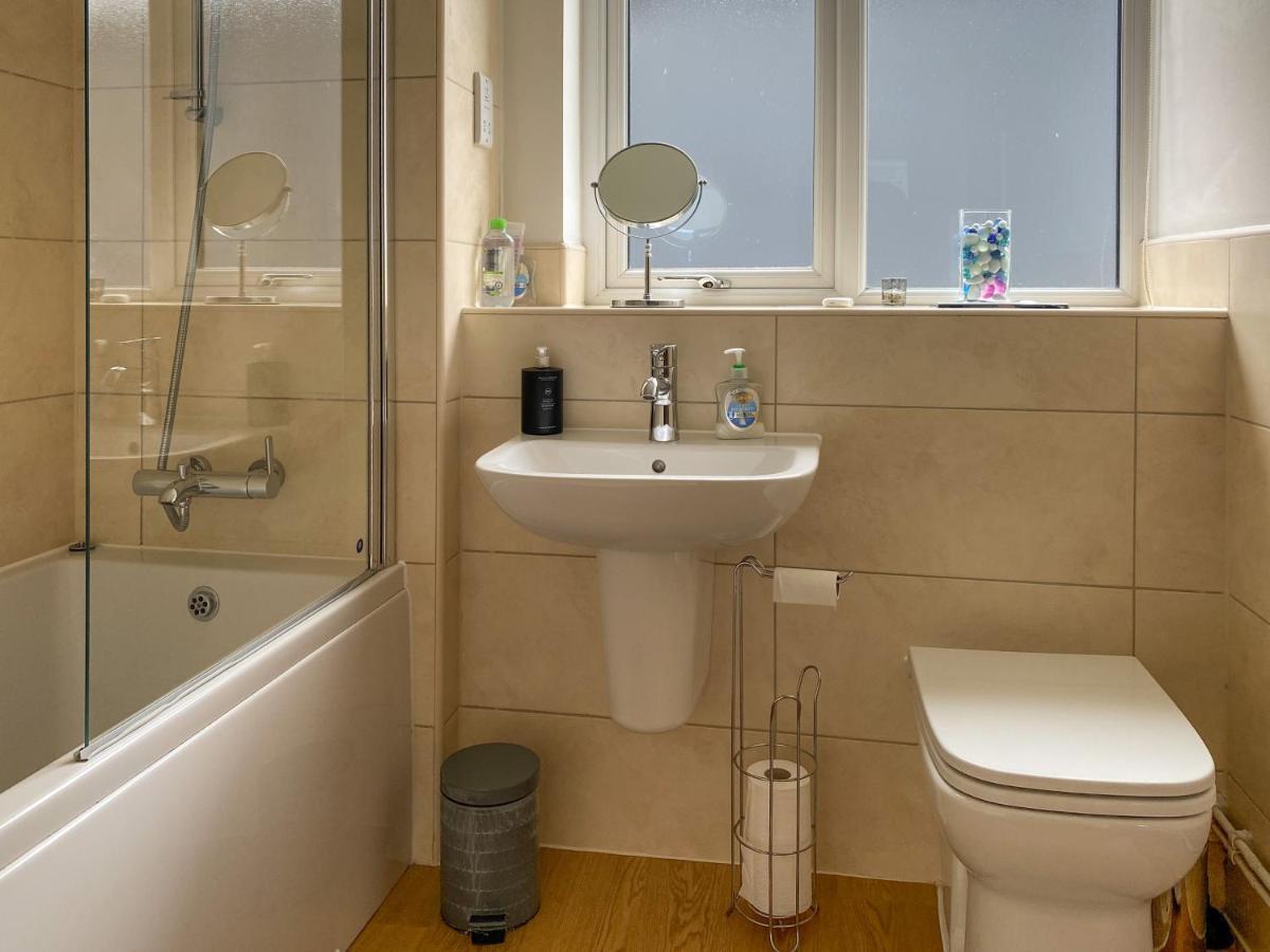Beautiful, Contemporary 3 Bedroom * Bath