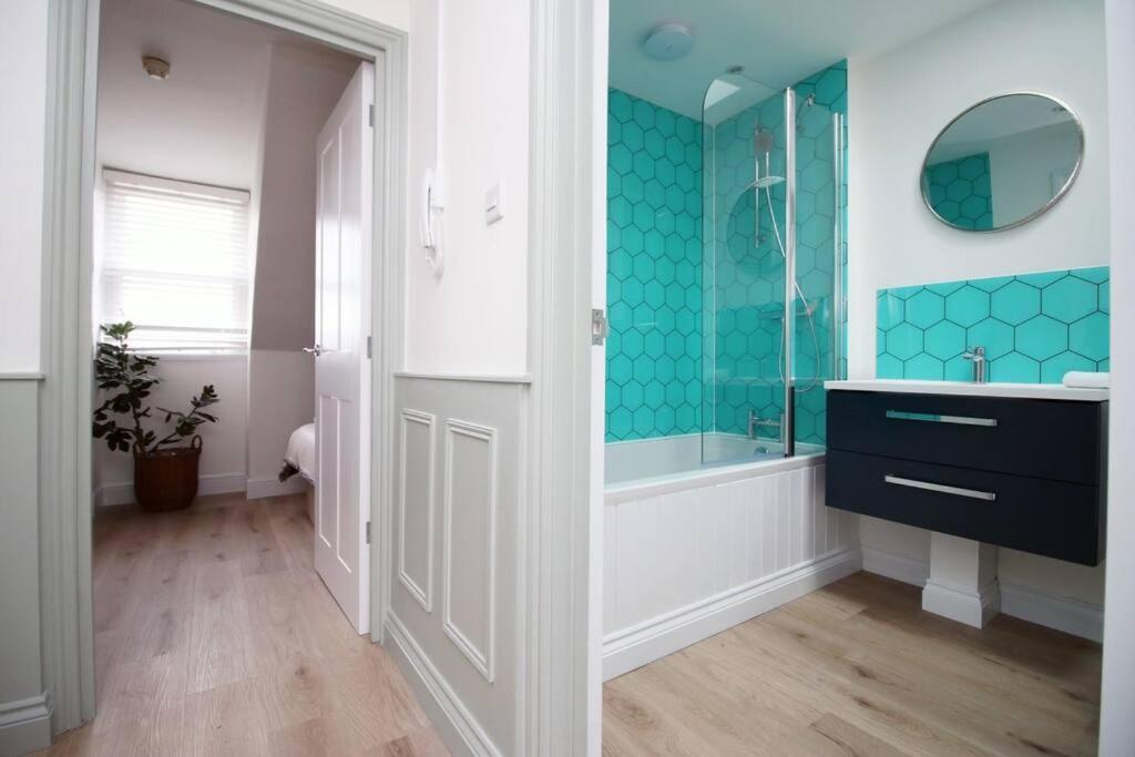 Apartment Station Road By Mia Living Stunning Modern 4 Bedroom House Free Onstreet Parking *