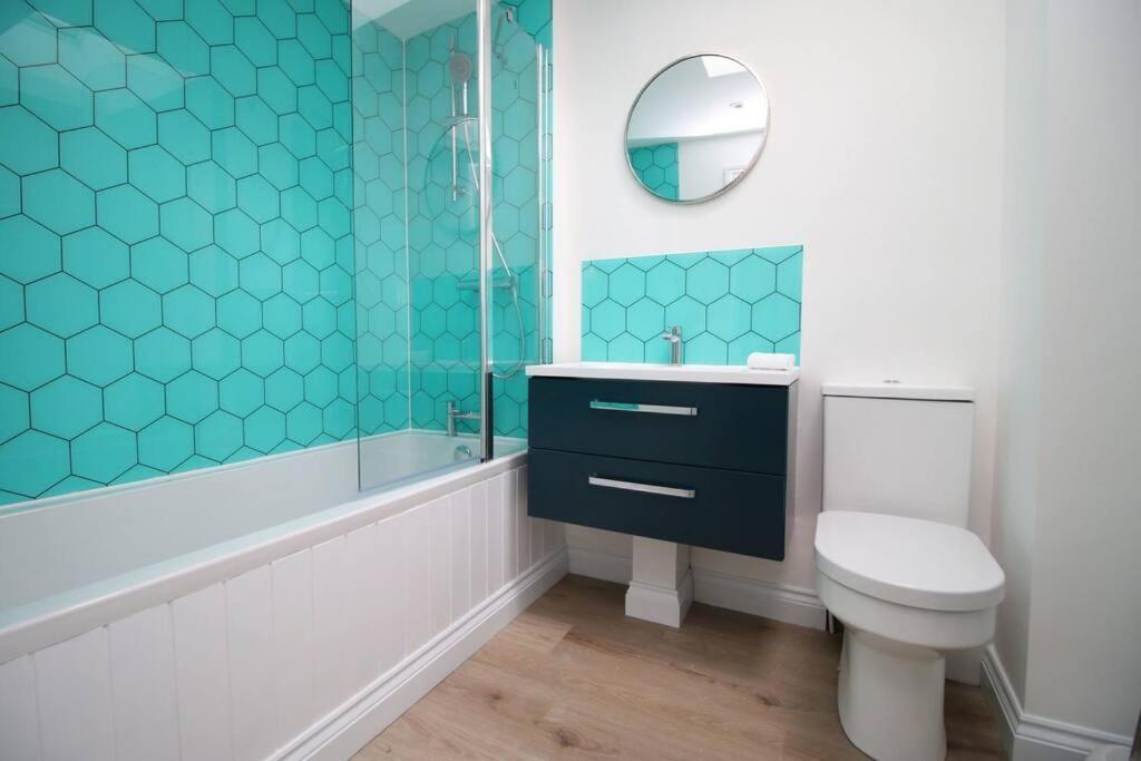 Apartment Station Road By Mia Living Stunning Modern 4 Bedroom House Free Onstreet Parking Bath