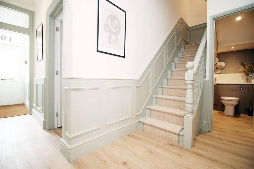 Station Road By Mia Living Stunning Modern 4 Bedroom House Free Onstreet Parking * Bath