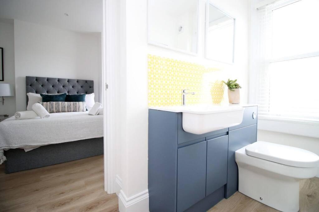 Station Road By Mia Living Stunning Modern 4 Bedroom House Free Onstreet Parking *
