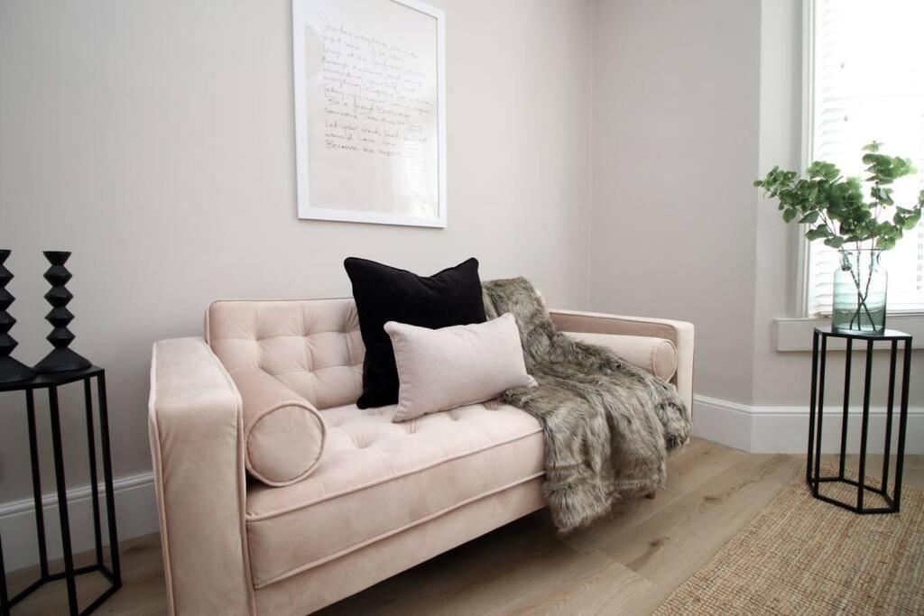 Apartment Station Road By Mia Living Stunning Modern 4 Bedroom House Free Onstreet Parking Bath