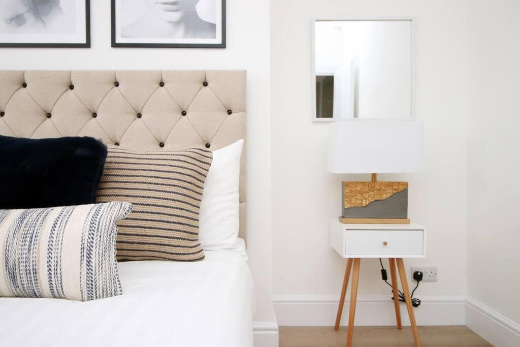 Station Road By Mia Living Stunning Modern 4 Bedroom House Free Onstreet Parking Bath