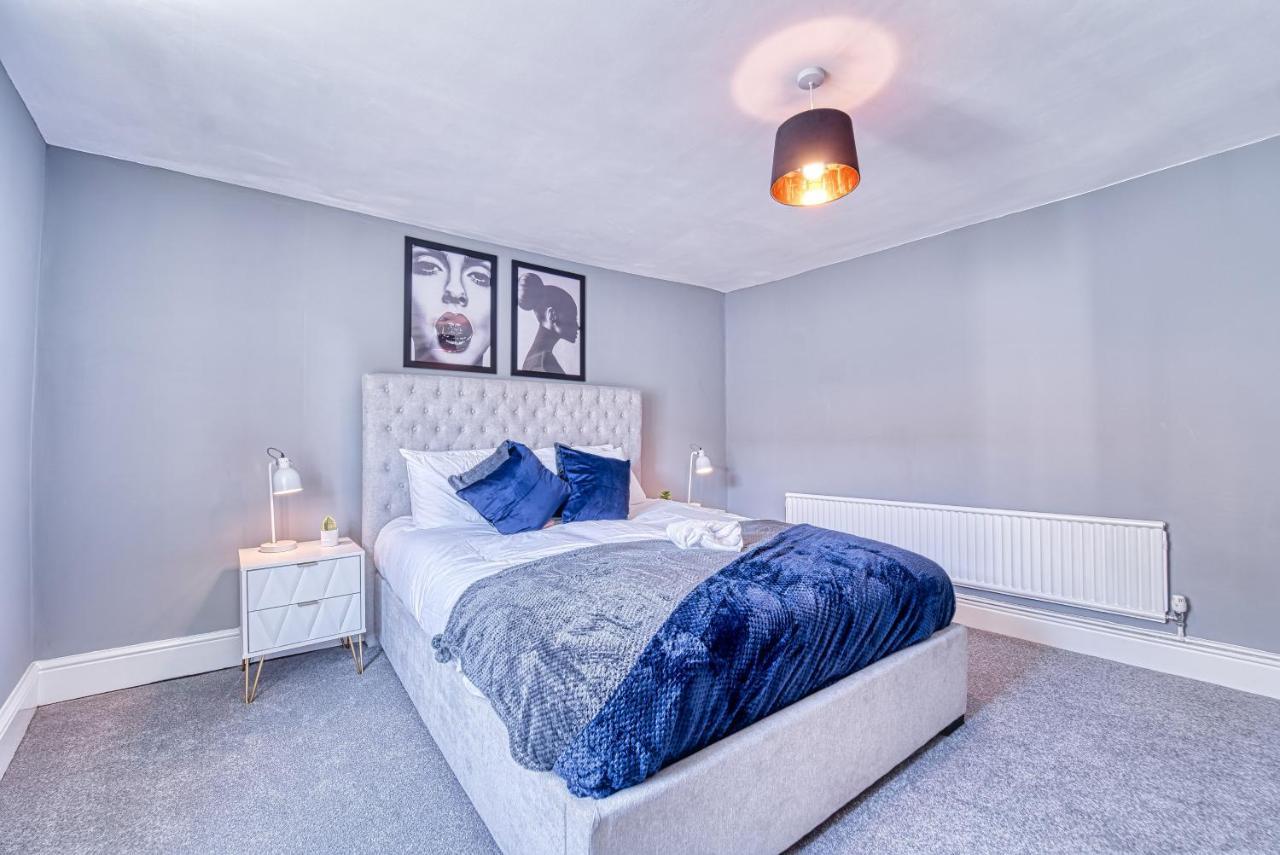 Apartment The Stylish Gem Of - Football Table - Sleeps 10 Bath
