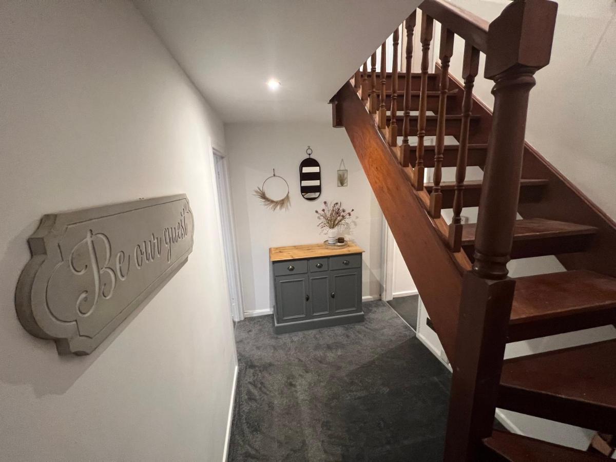 House Sleeps 8. 2bedrooms & Sofa Beds In Sitting Holiday home *