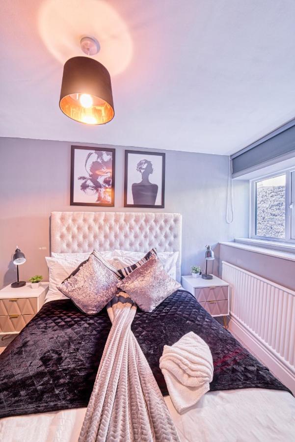The Stylish Gem Of - Football Table - Sleeps 10 *