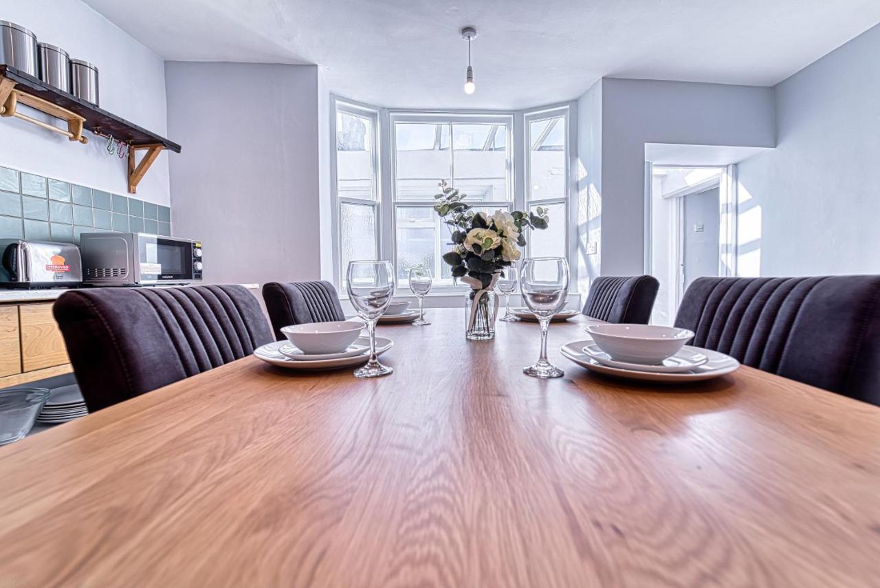 The Stylish Gem Of - Football Table - Sleeps 10 *