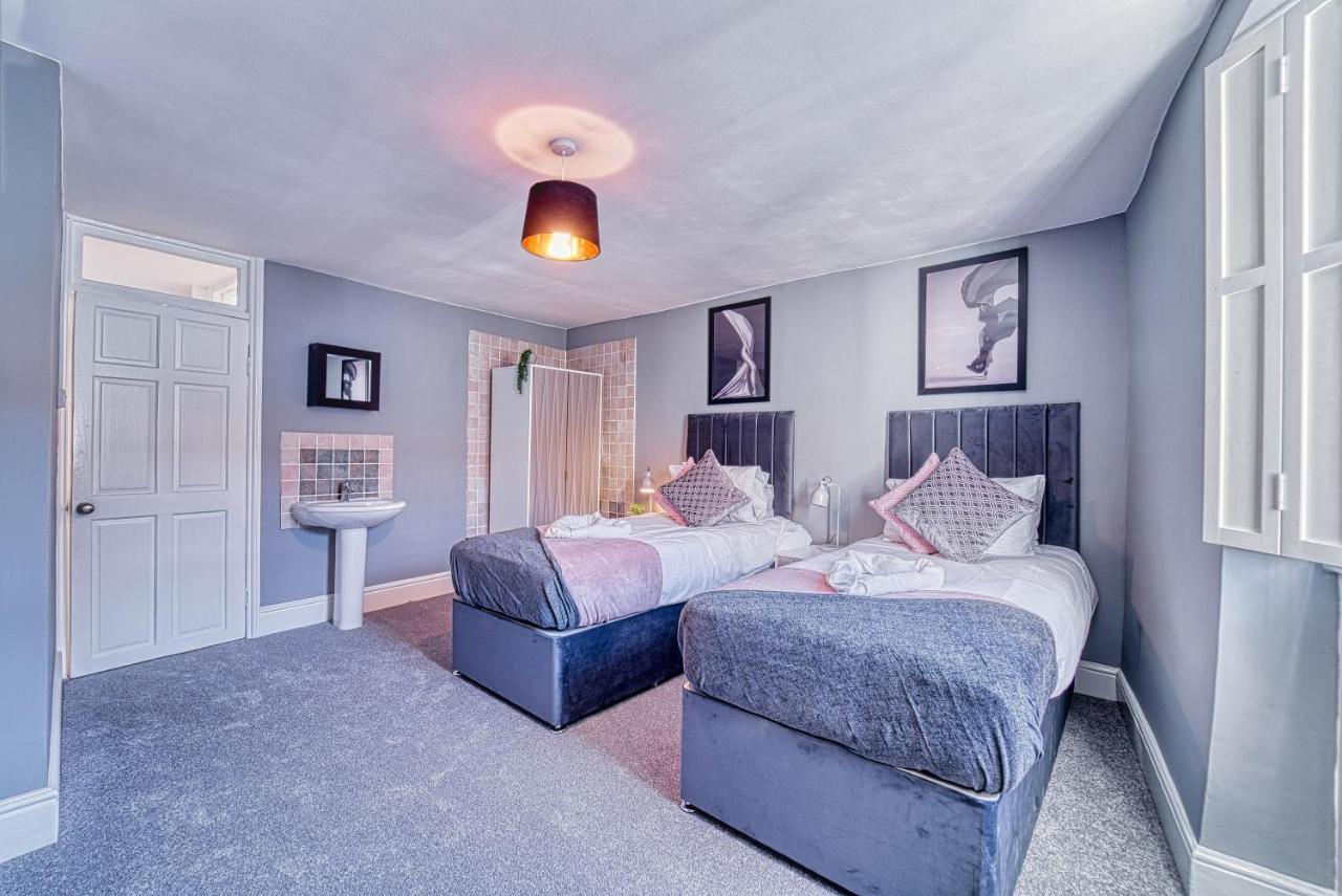 The Stylish Gem Of - Football Table - Sleeps 10 * Bath