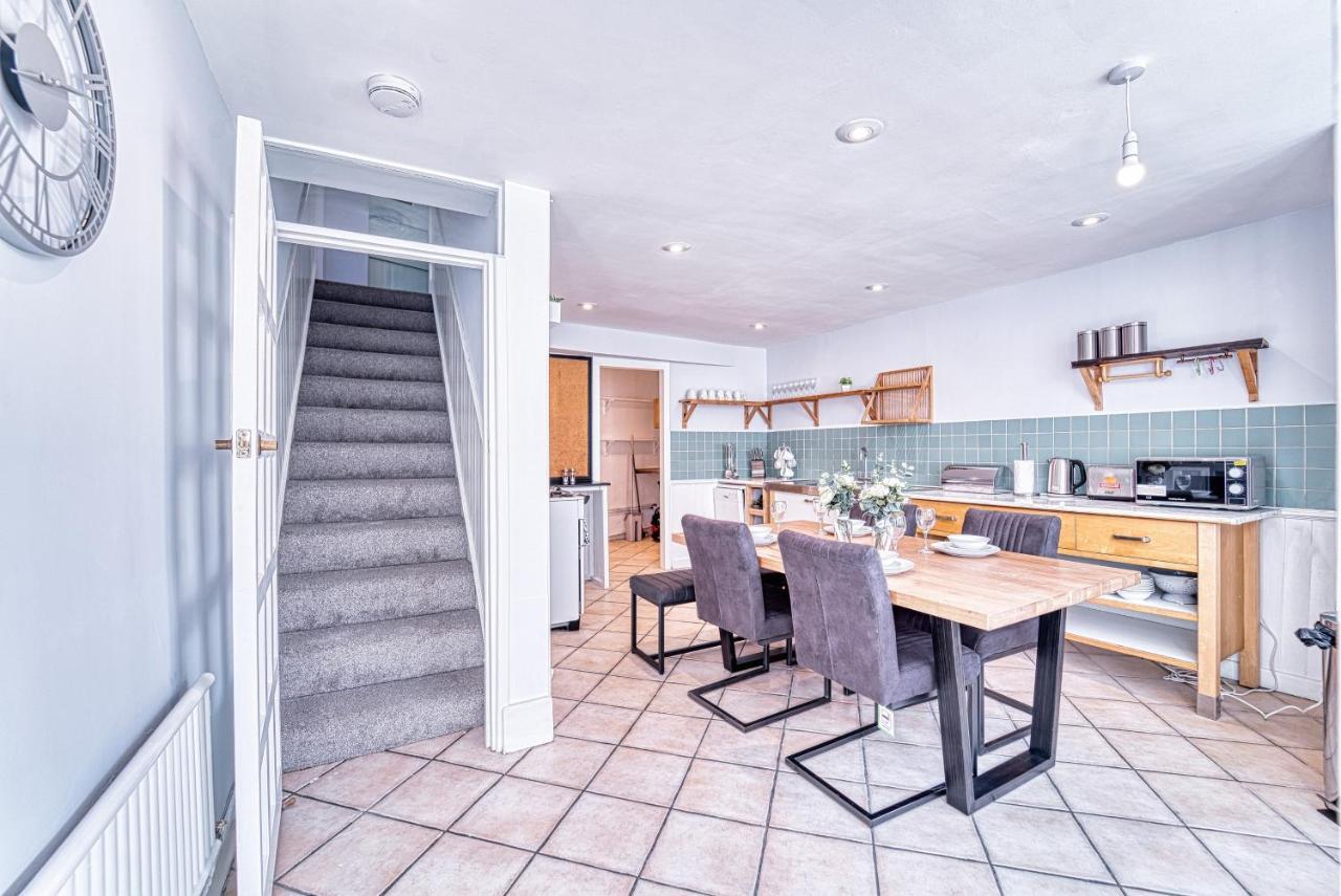 The Stylish Gem Of - Football Table - Sleeps 10 *
