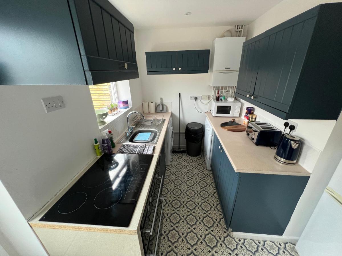 House Sleeps 8. 2bedrooms & Sofa Beds In Sitting *