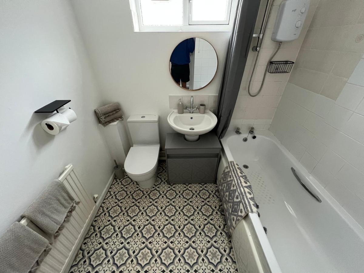 House Sleeps 8. 2bedrooms & Sofa Beds In Sitting * Bath