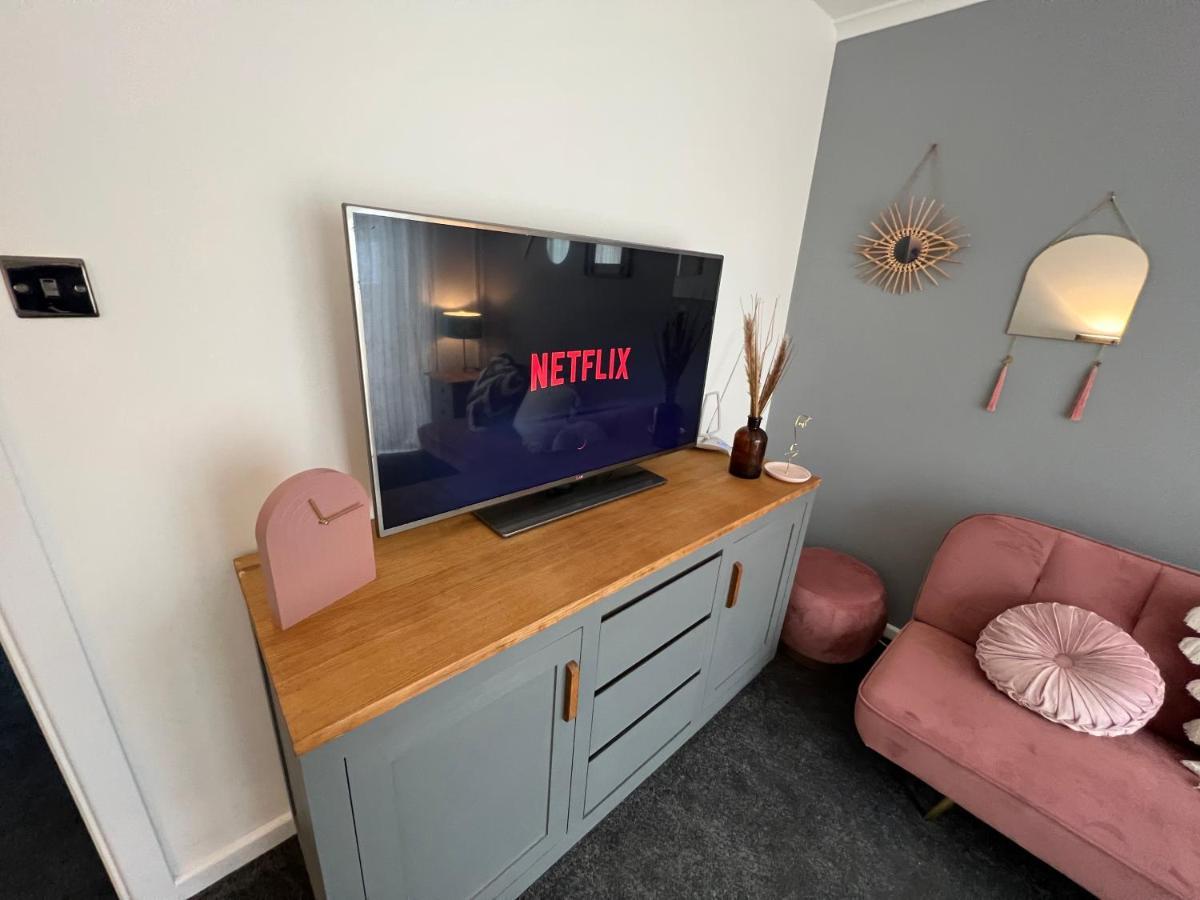 House Sleeps 8. 2bedrooms & Sofa Beds In Sitting * Bath