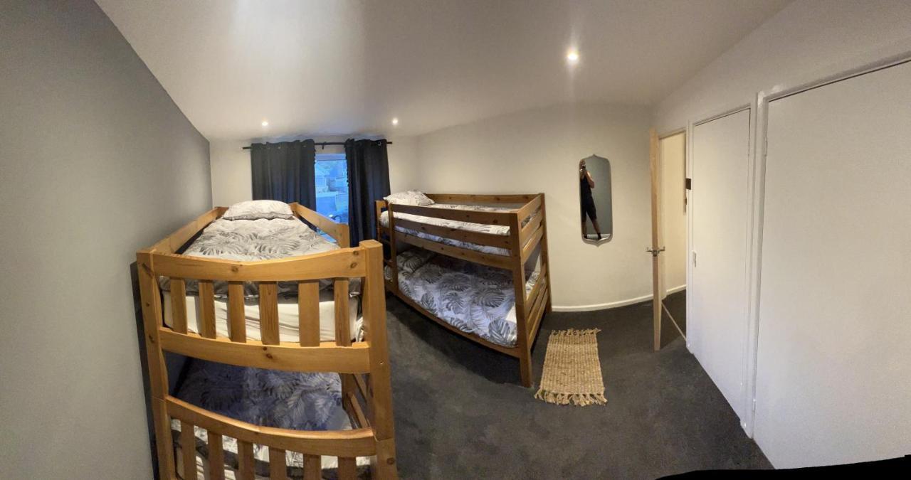 House Sleeps 8. 2bedrooms & Sofa Beds In Sitting Holiday home Bath