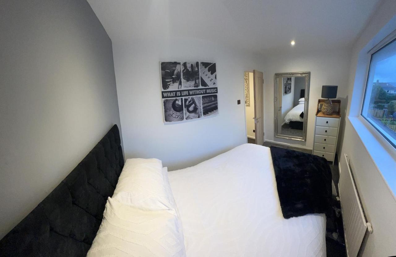 House Sleeps 8. 2bedrooms & Sofa Beds In Sitting Bath