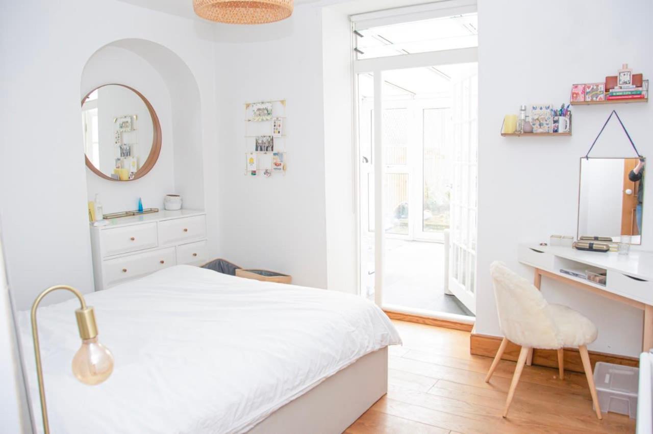 Apartment Incredible 3 Bed Basement Flat With Garden *