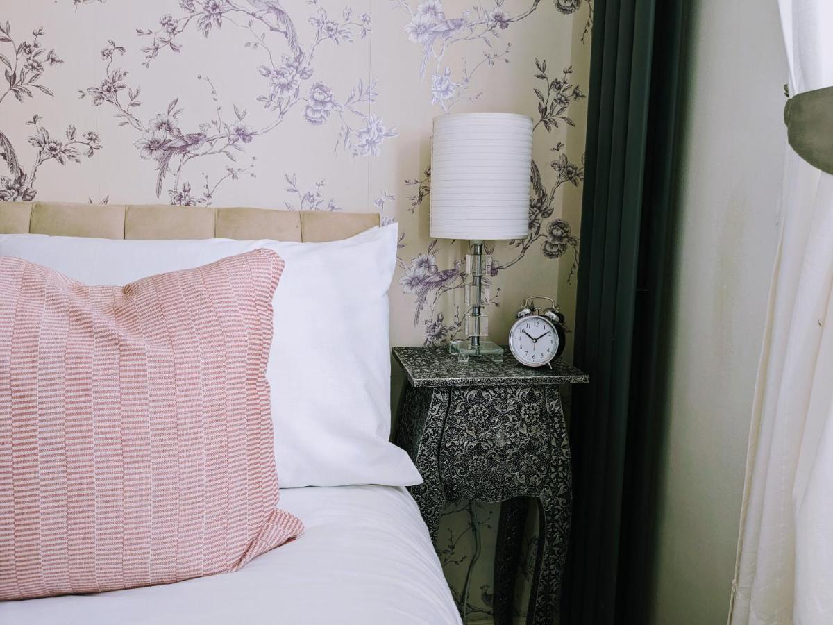 Retreat, Free Private Parking, Sleeps Up To 4