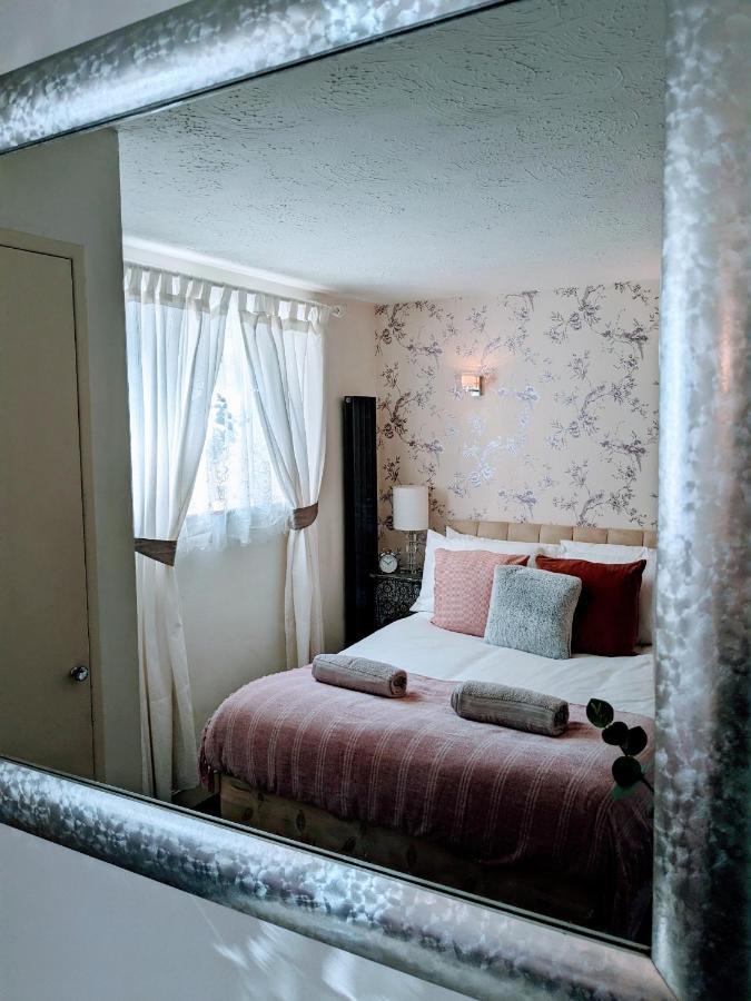 Retreat, Free Private Parking, Sleeps Up To 4 Apartment Bath