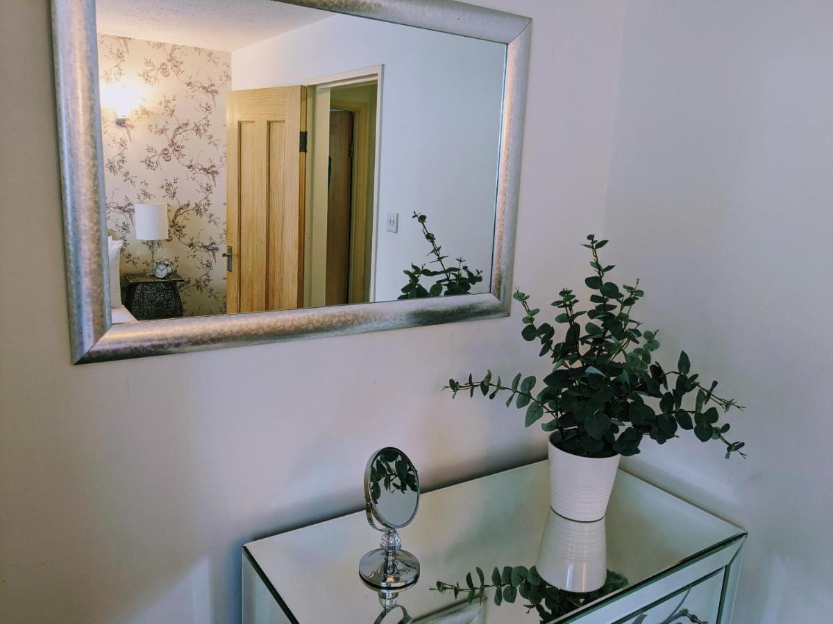 Apartment Retreat, Free Private Parking, Sleeps Up To 4