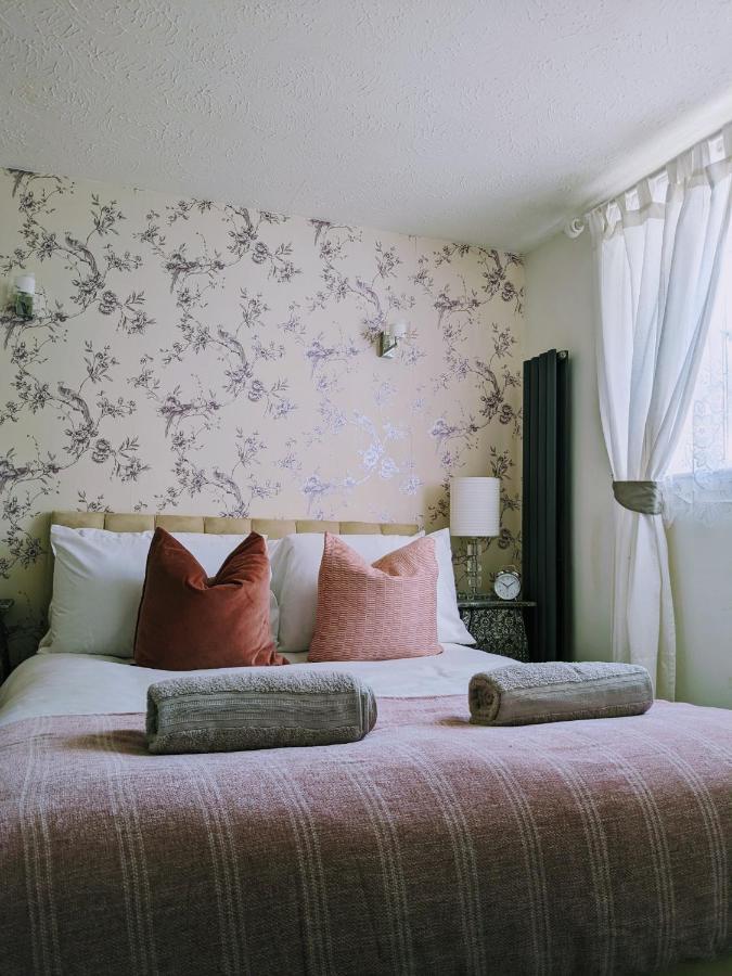 Retreat, Free Private Parking, Sleeps Up To 4
