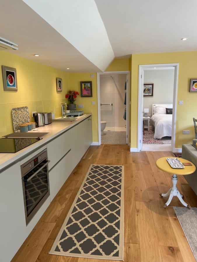 Garden Hideaway, Self-contained, Edge Of Apartment Bath