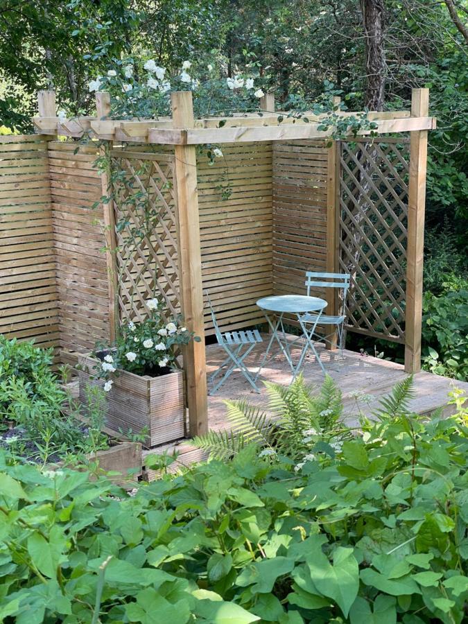 Garden Hideaway, Self-contained, Edge Of Apartment Bath