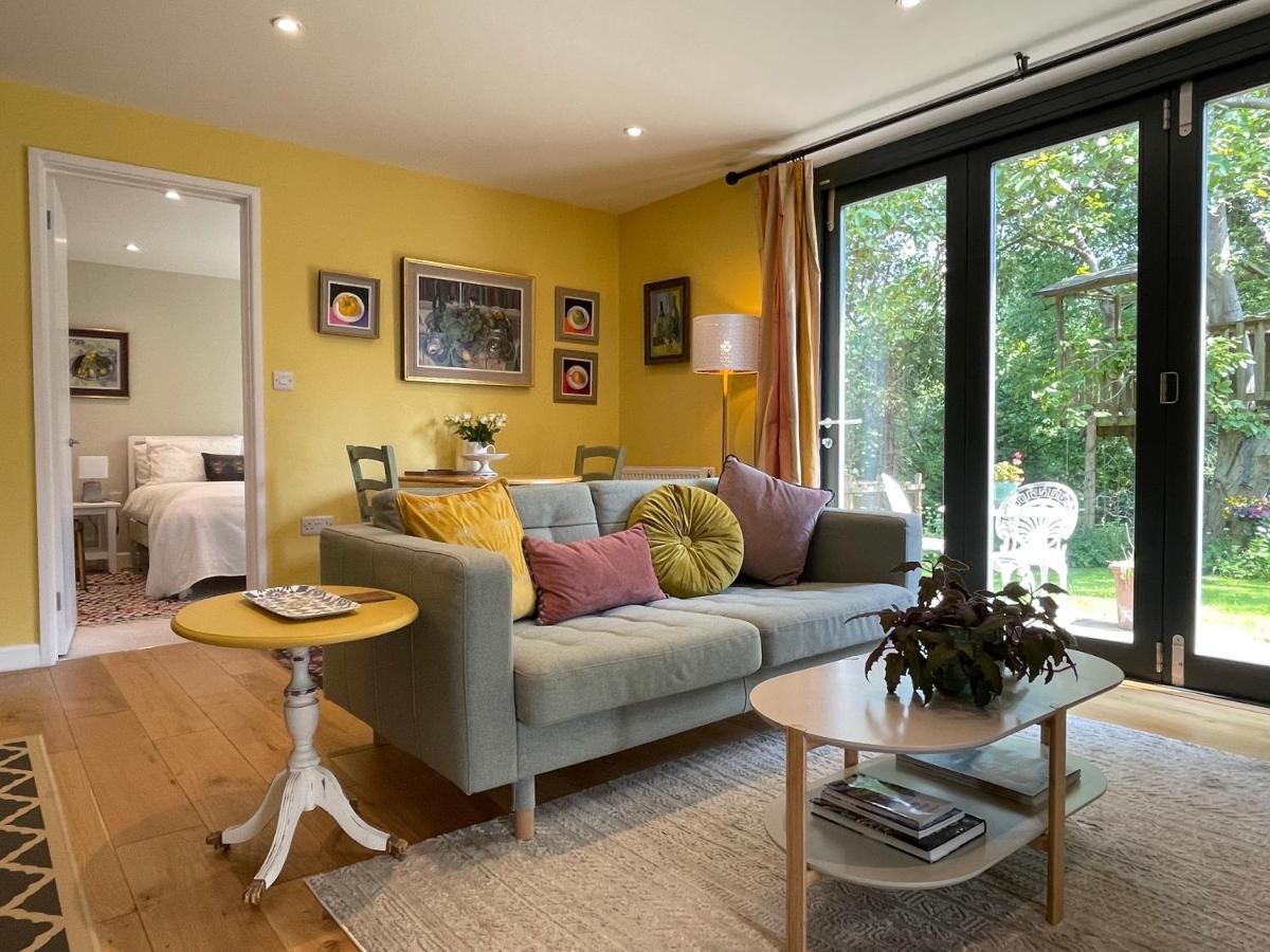 Garden Hideaway, Self-contained, Edge Of Apartment *