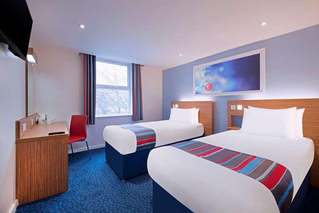 Travelodge Waterside 2*