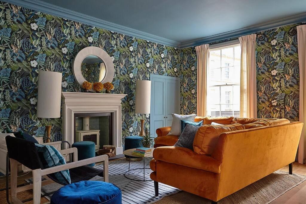 The Lark - High Style By The Baths Holiday home