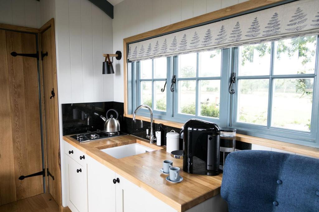 Lodge Skylark Shepherds Hut *