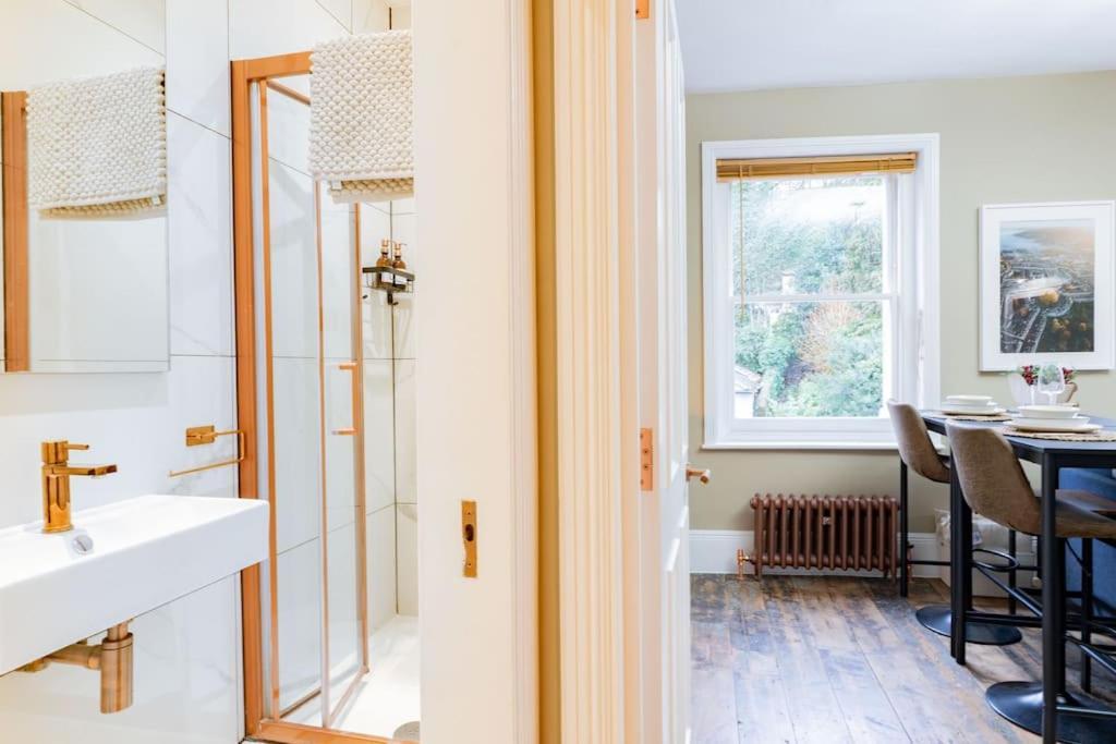 Stunning Boutique Flat In Location - Beatrice *
