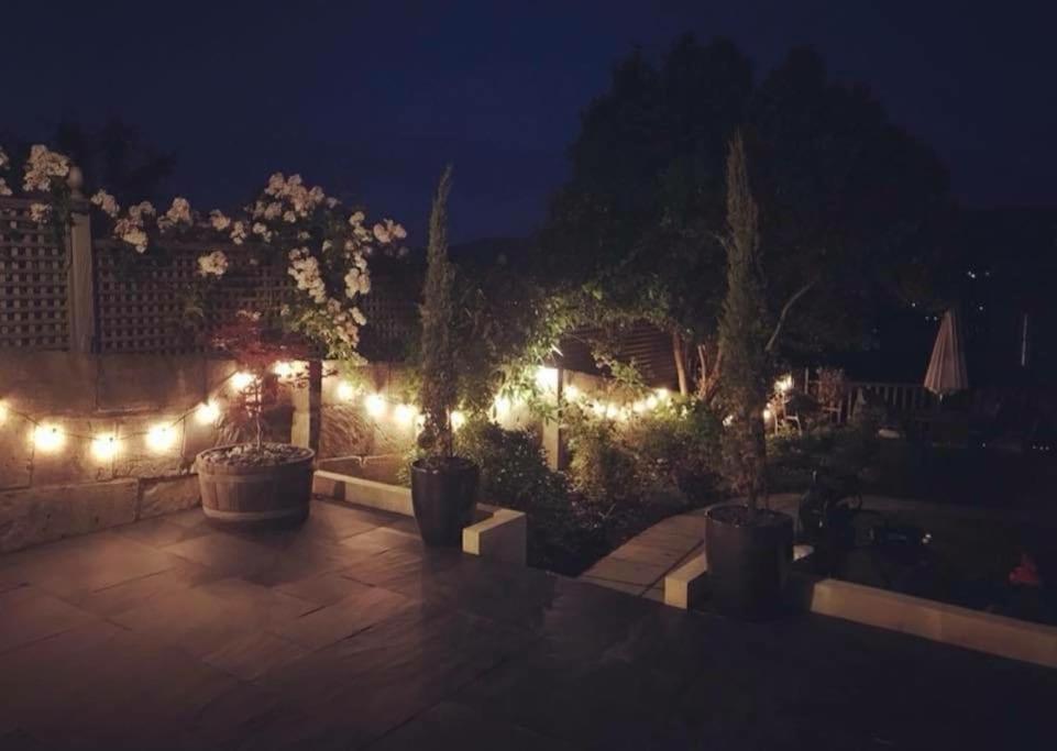 Apartment Garden Apartment, 5 Minute Walk Into