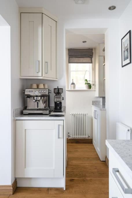 Garden Apartment, 5 Minute Walk Into Apartment