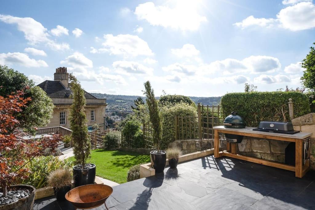 Garden Apartment, 5 Minute Walk Into Apartment Bath