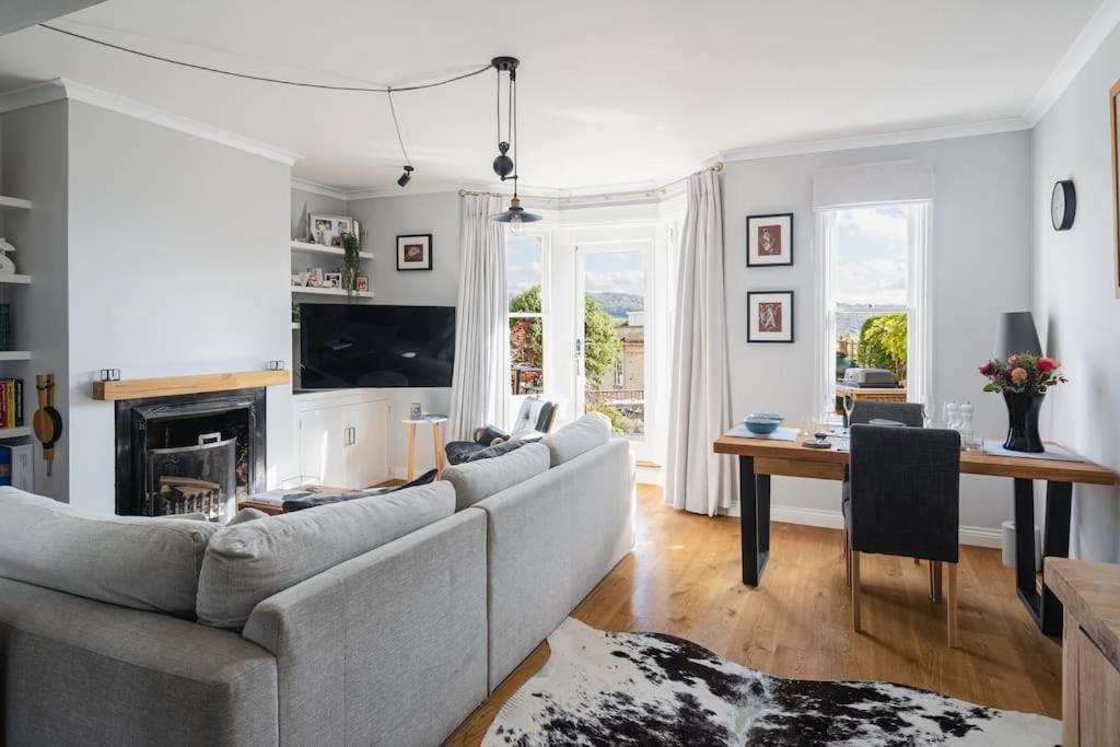 Garden Apartment, 5 Minute Walk Into Apartment Bath
