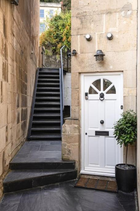Garden Apartment, 5 Minute Walk Into Bath