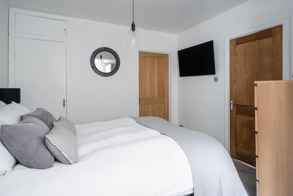 Garden Apartment, 5 Minute Walk Into Bath