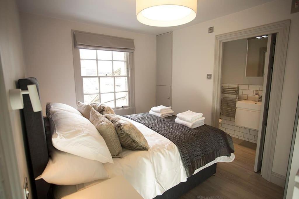 Artizan's Nest - Central, Scandi Style Apartment
